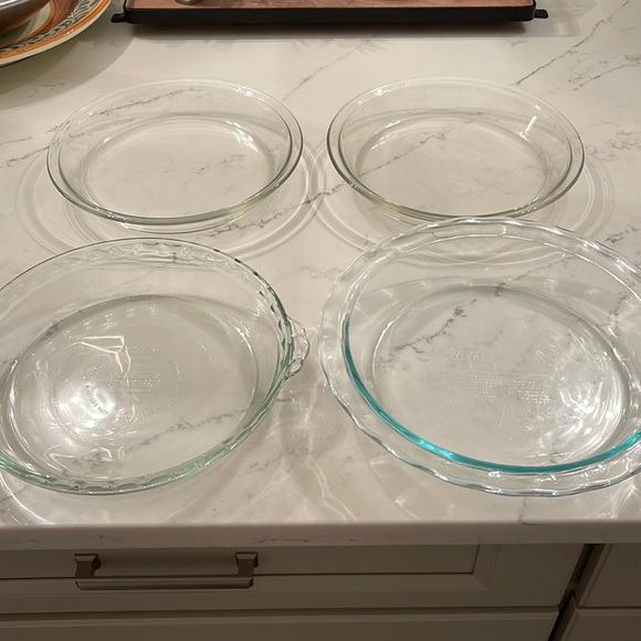 Pyrex Kitchen Bundle Of 4 Glass Pyrex Pie Dishes Poshmark